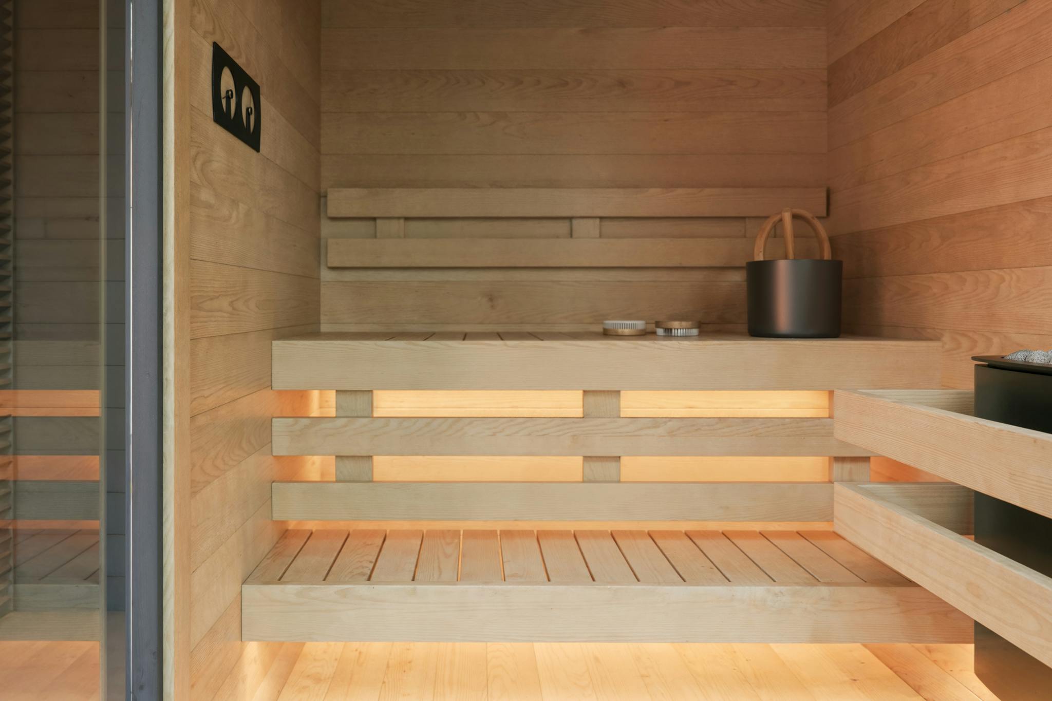 Meri 2-4 Person Outdoor Sauna with Changing Room (5.34m²)